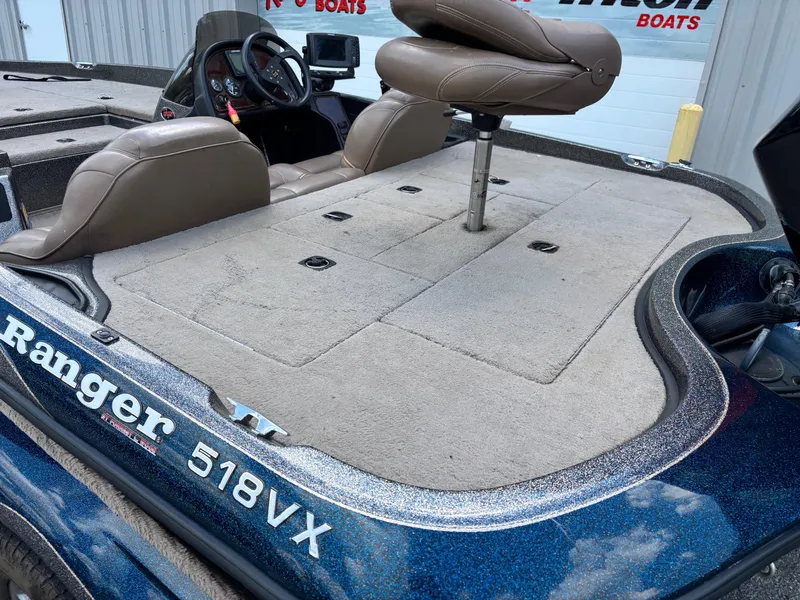 Slide: The Image of 2000 Ranger 518VX COMANCHE boat interior with seating and steering console. - 12