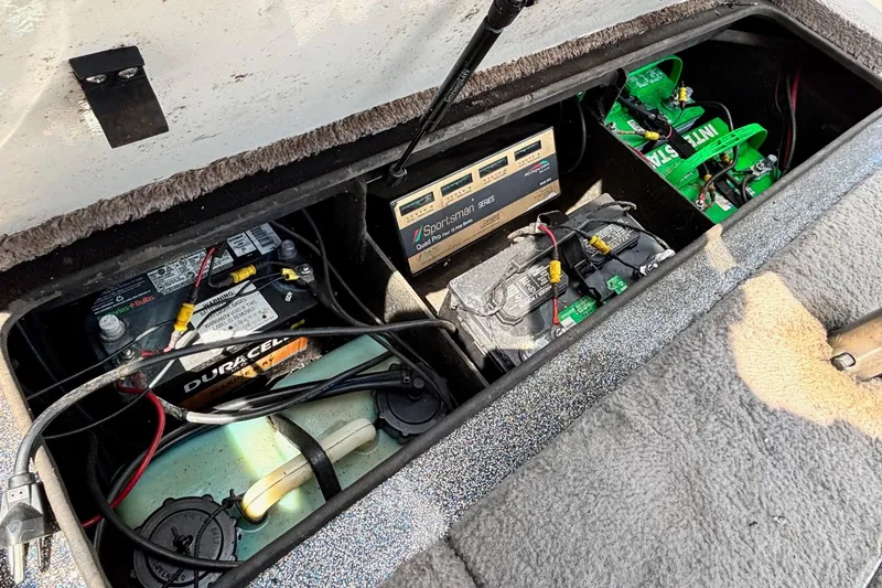 Slide: The Image of Interior view of a 2000 Ranger 518VX COMANCHE boat showing battery compartment and wiring. - 14
