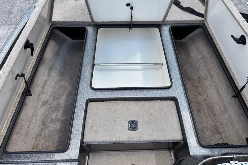 Slide: The Image of Open storage compartments on a 2000 Ranger 518VX Comanche boat. - 7