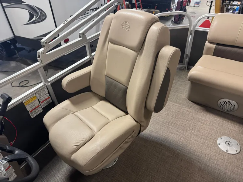 Slide: The Image of Captain's chair on 2021 Sun Tracker Party Barge 20 DLX pontoon boat. - 9