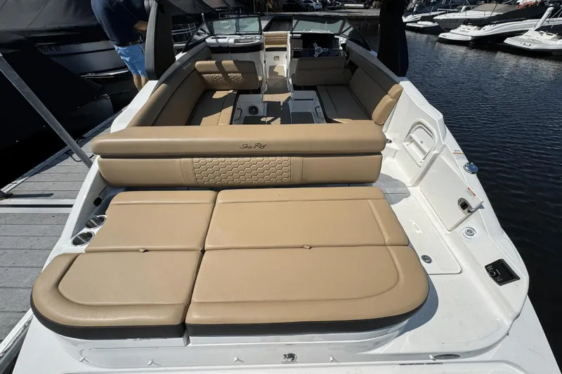 Slide: The Image of Sea Ray SDX 270 2018 - 10