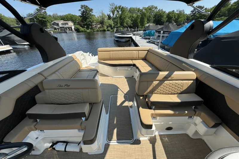 Slide: The Image of Sea Ray SDX 270 2018 - 17