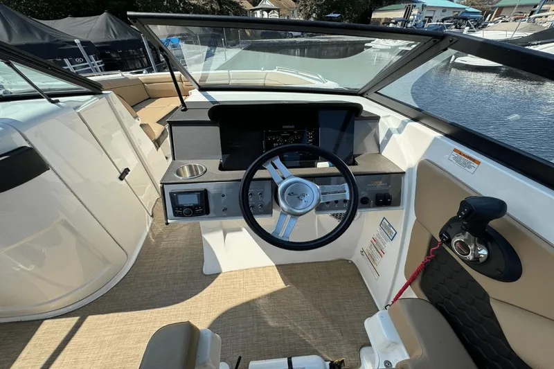 Slide: The Image of Sea Ray SDX 270 2018 - 21