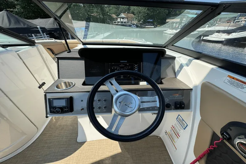 Slide: The Image of Sea Ray SDX 270 2018 - 22