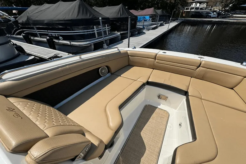 Slide: The Image of Sea Ray SDX 270 2018 - 27