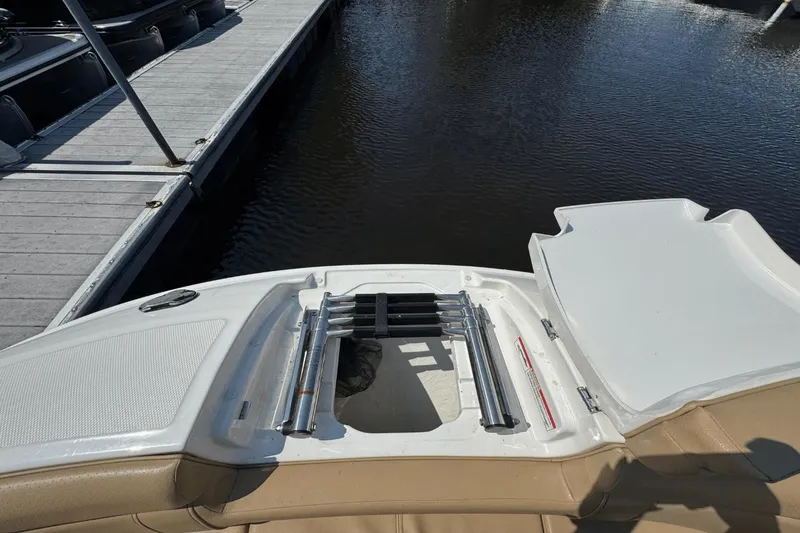 Slide: The Image of Sea Ray SDX 270 2018 - 30