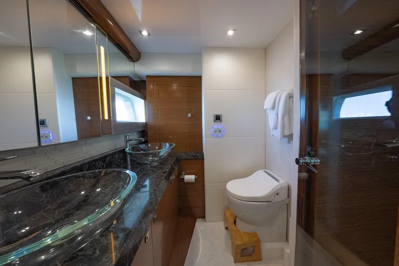 Slide: The Image of Master Ensuite - 23