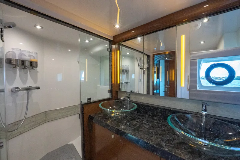 Slide: The Image of Master Ensuite - 24