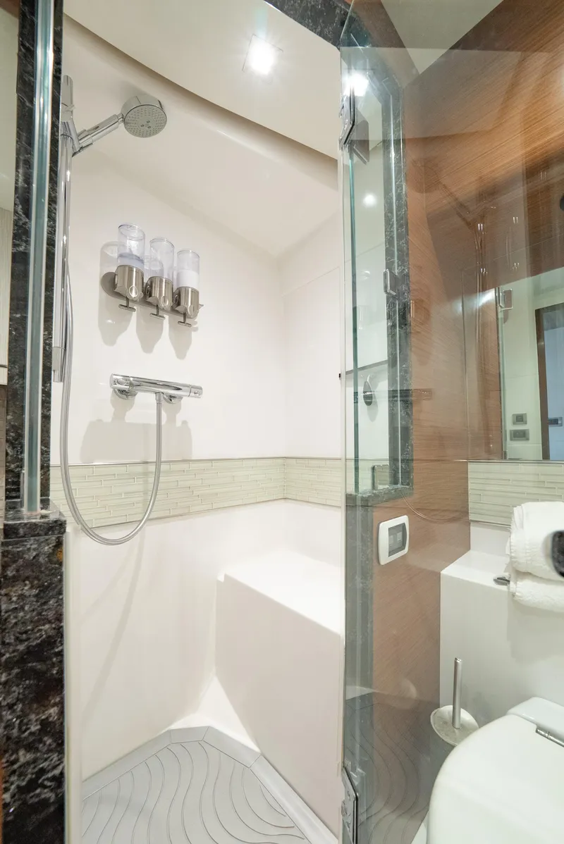 Slide: The Image of VIP Ensuite - 28