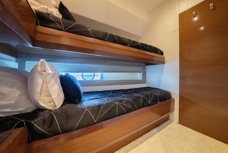 Slide: The Image of Port Guest Cabin - 32