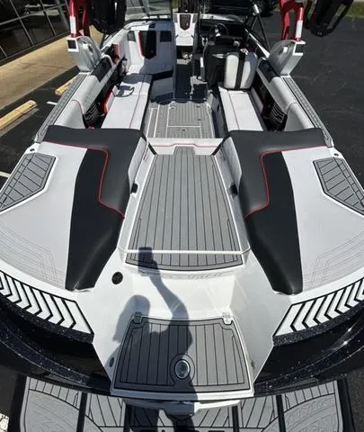 Slide: The Image of Nautique G25 2018 - 8