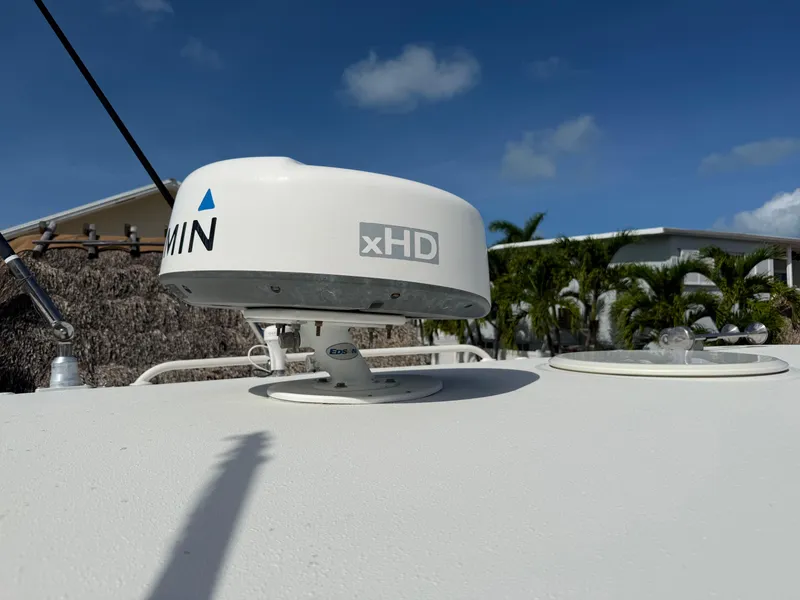 Slide: The Image of Garmin xHD radar on 2008 Hydra-Sports 3500VX boat under clear blue sky. - 33