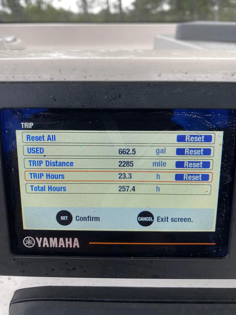 Slide: The Image of Yamaha display showing trip data: 662.5 gallons used, 2285 miles, 23.3 trip hours. - 10