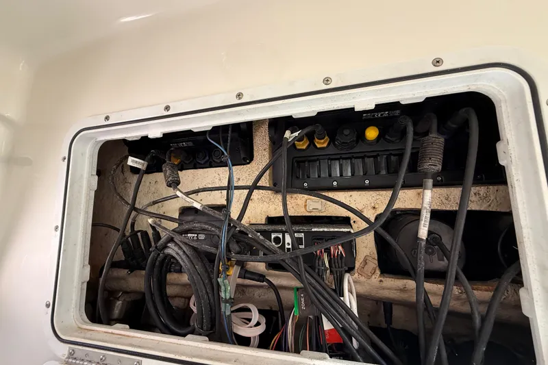 Slide: The Image of Electrical wiring compartment of a 2018 NauticStar 28 XS boat. - 31