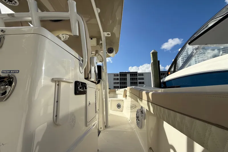 Slide: The Image of 2018 NauticStar 28 XS boat interior with fresh water system, docked under clear blue sky. - 32