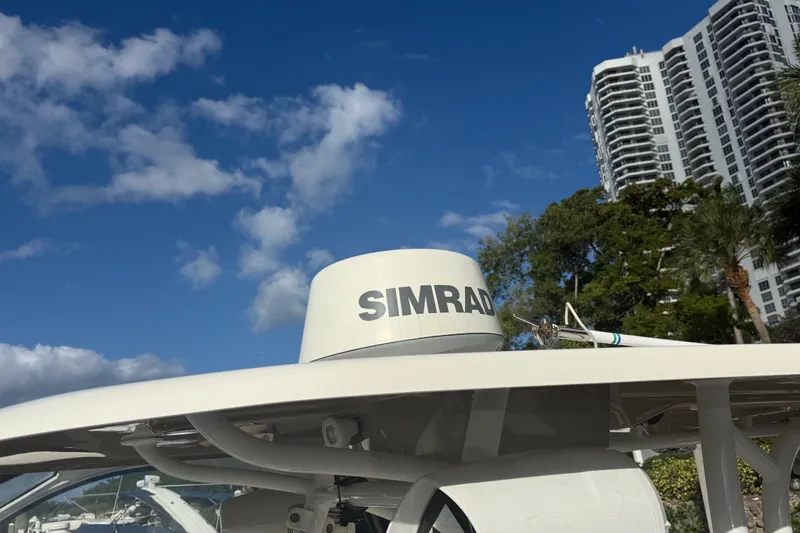 Slide: The Image of 2018 NauticStar 28 XS boat with Simrad radar, cityscape background. - 41