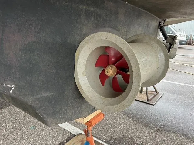 Slide: The Image of Red propeller of a 2004 Carver 466 Motor Yacht, close-up view. - 34