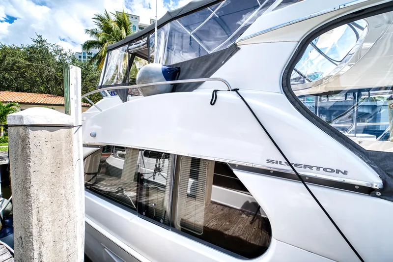 Slide: The Image of Interior of a 2003 Silverton 43 Motor Yacht in harbor. - 16