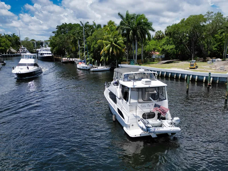 Slide: The Image of 2003 Silverton 43 Motor Yacht on a sunny waterway. - 3