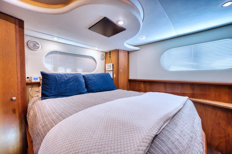 Slide: The Image of 2003 Silverton 43 Motor Yacht docked, side view. - 31