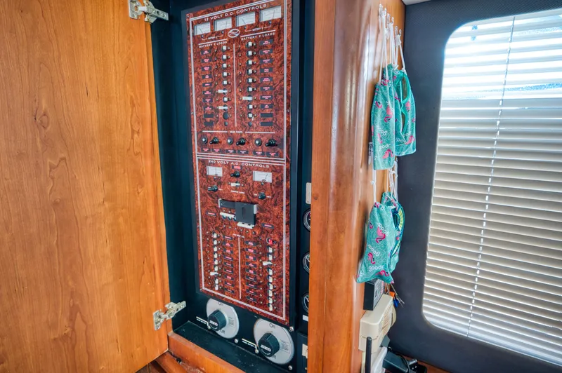 Slide: The Image of Silverton 43 Motor Yacht 2003 - 56