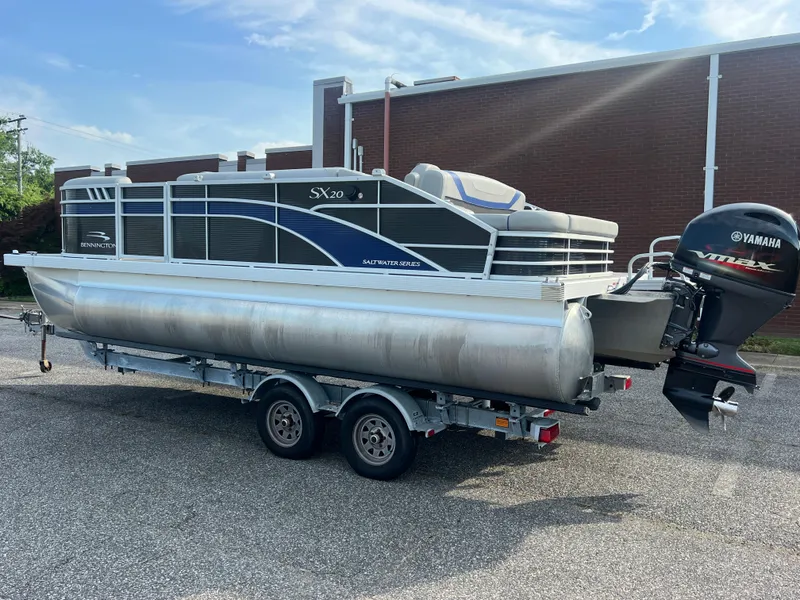 The Image of 2022 Bennington SX 20 Swingback pontoon boat on trailer with Yamaha outboard motor. - 0