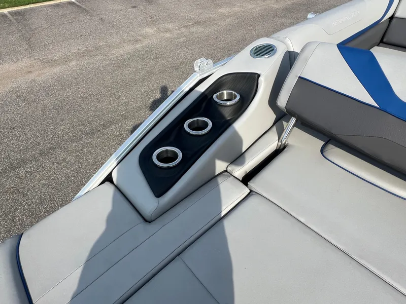 Slide: The Image of 2022 Bennington SX 20 Swingback boat interior with cup holders and cushioned seating. - 22