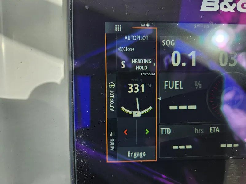 Slide: The Image of Autopilot display on 2022 Beneteau Oceanis 40.1 showing heading and speed. - 34