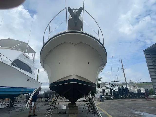 Slide: The Image of 2001 Albin 31' Tournament Express boat on dry dock, surrounded by other vessels. - 20