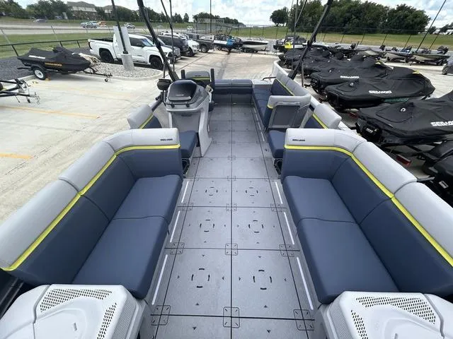 Slide: The Image of Sea-Doo Switch Cruise Limited 21 2025 - 3