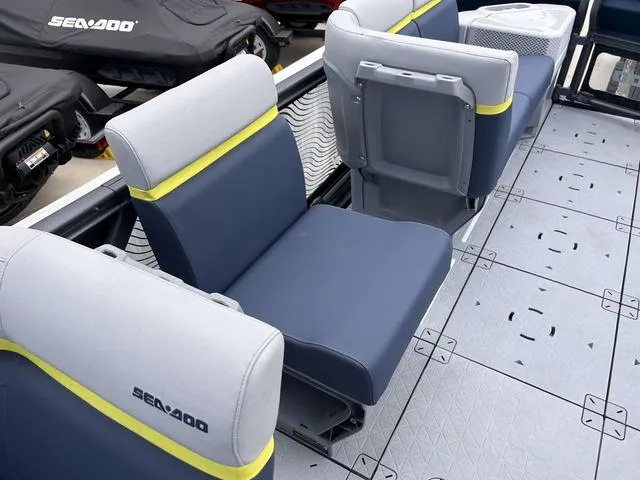 Slide: The Image of Sea-Doo Switch Cruise Limited 21 2025 - 8