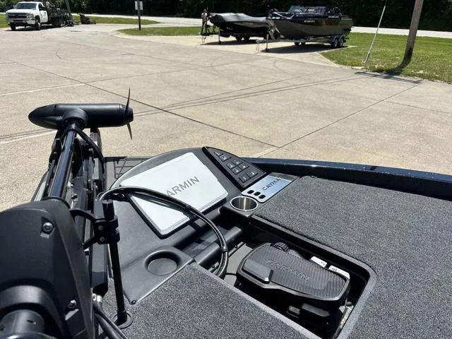 Slide: The Image of Caymas CX 21 PRO 2026 - 10