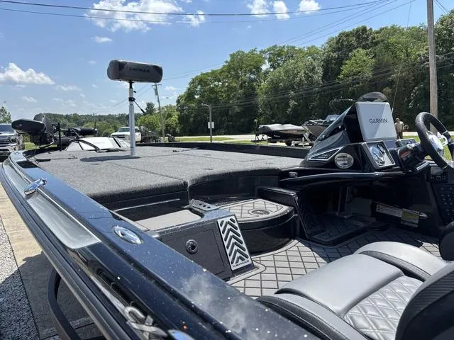 Slide: The Image of Caymas CX 21 PRO 2026 - 14