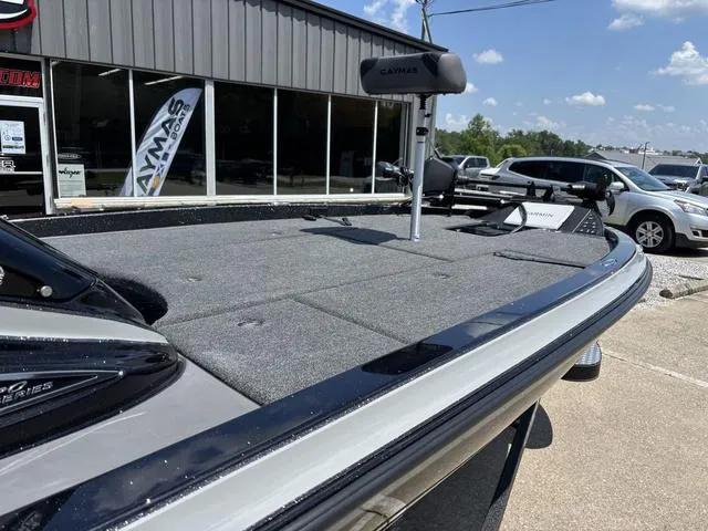 Slide: The Image of Caymas CX 21 PRO 2026 - 7