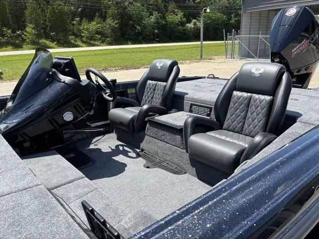 Slide: The Image of Phoenix Bass Boat 819 ZXL 2026 - 10