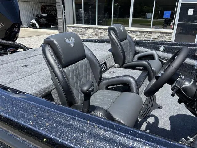 Slide: The Image of Phoenix Bass Boat 819 ZXL 2026 - 5