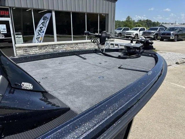 Slide: The Image of Phoenix Bass Boat 819 ZXL 2026 - 6