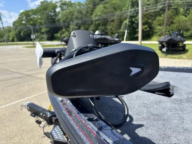 Slide: The Image of Phoenix Bass Boat 920 Elite X 2026 - 9