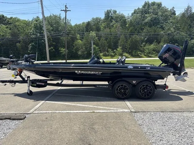 Slide: The Image of Phoenix Bass Boat 21 XE 2026 - 16