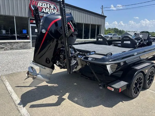 Slide: The Image of Phoenix Bass Boat 21 XE 2026 - 2