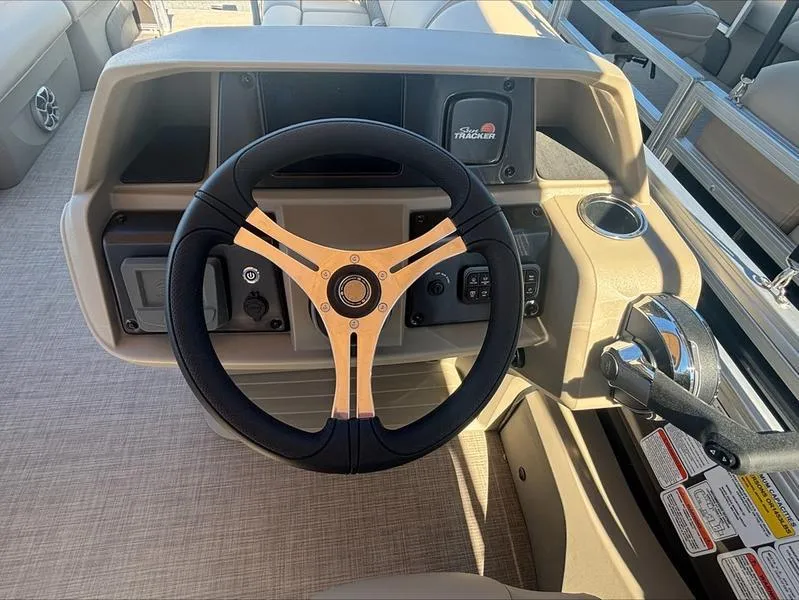 Slide: The Image of Steering console of 2025 Sun Tracker SportFish™ 22 DLX pontoon boat. - 9