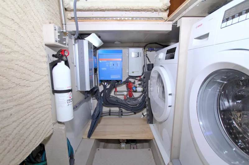 Slide: The Image of Sea Ray 480 Motor Yacht 2003 - 58