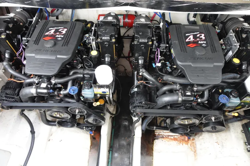 Slide: The Image of Twin MerCruiser 4.3 MPI engines in a 2007 Sea Ray 280 Sundancer boat. - 17