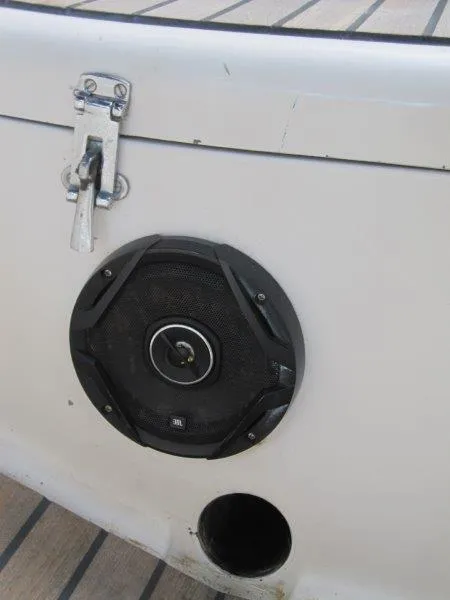 Slide: The Image of Speaker and latch on Jeanneau Sun Magic 44 yacht, 1990 model. - 47