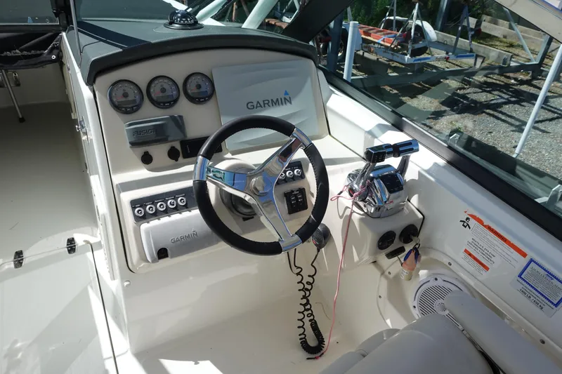 Slide: The Image of Boston Whaler 270 Vantage 2013 - 10