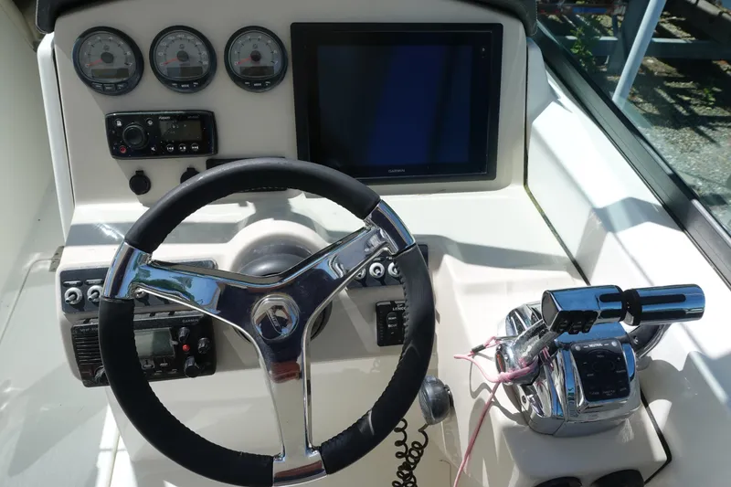 Slide: The Image of Boston Whaler 270 Vantage 2013 - 11