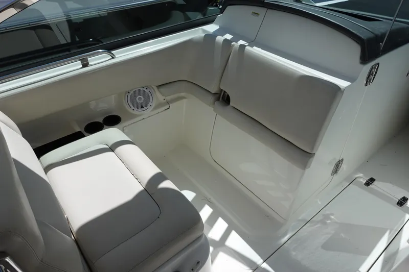 Slide: The Image of Boston Whaler 270 Vantage 2013 - 12