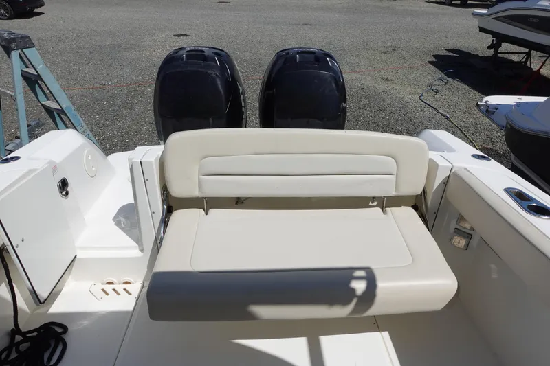 Slide: The Image of Boston Whaler 270 Vantage 2013 - 16