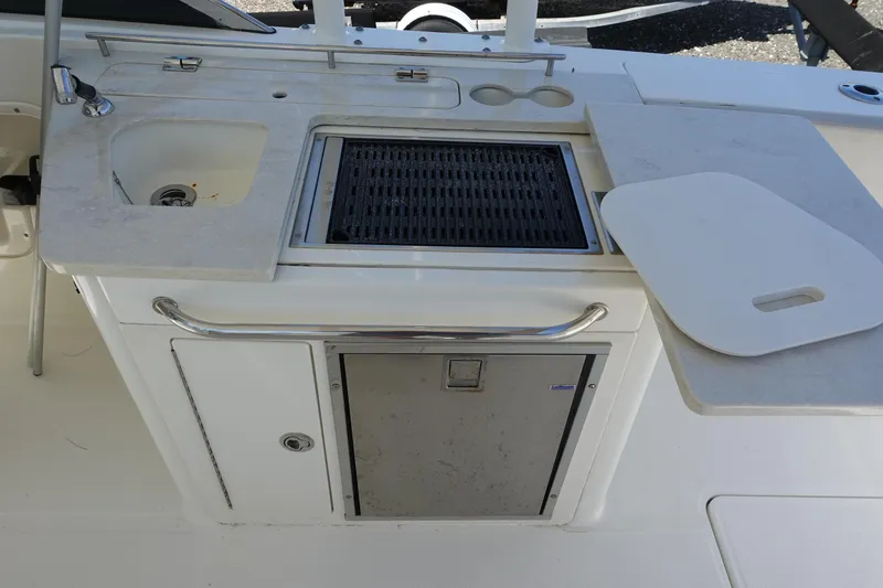Slide: The Image of Boston Whaler 270 Vantage 2013 - 18