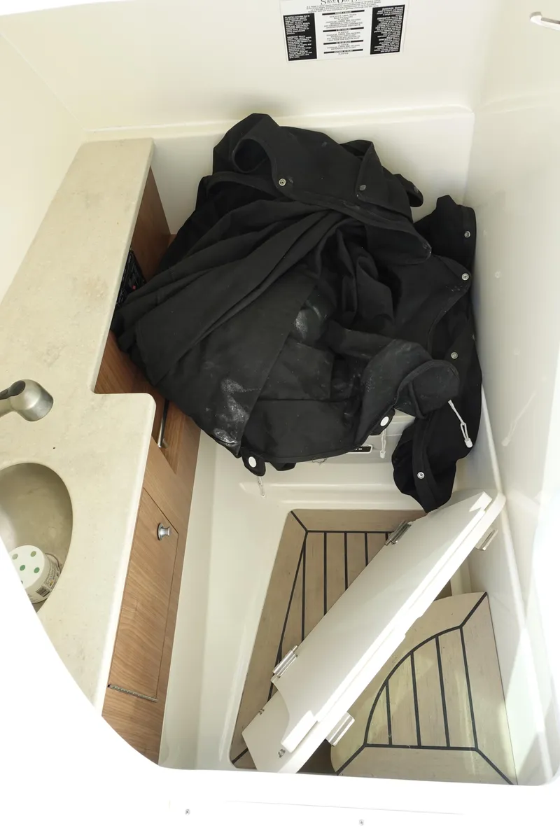 Slide: The Image of Boston Whaler 270 Vantage 2013 - 20